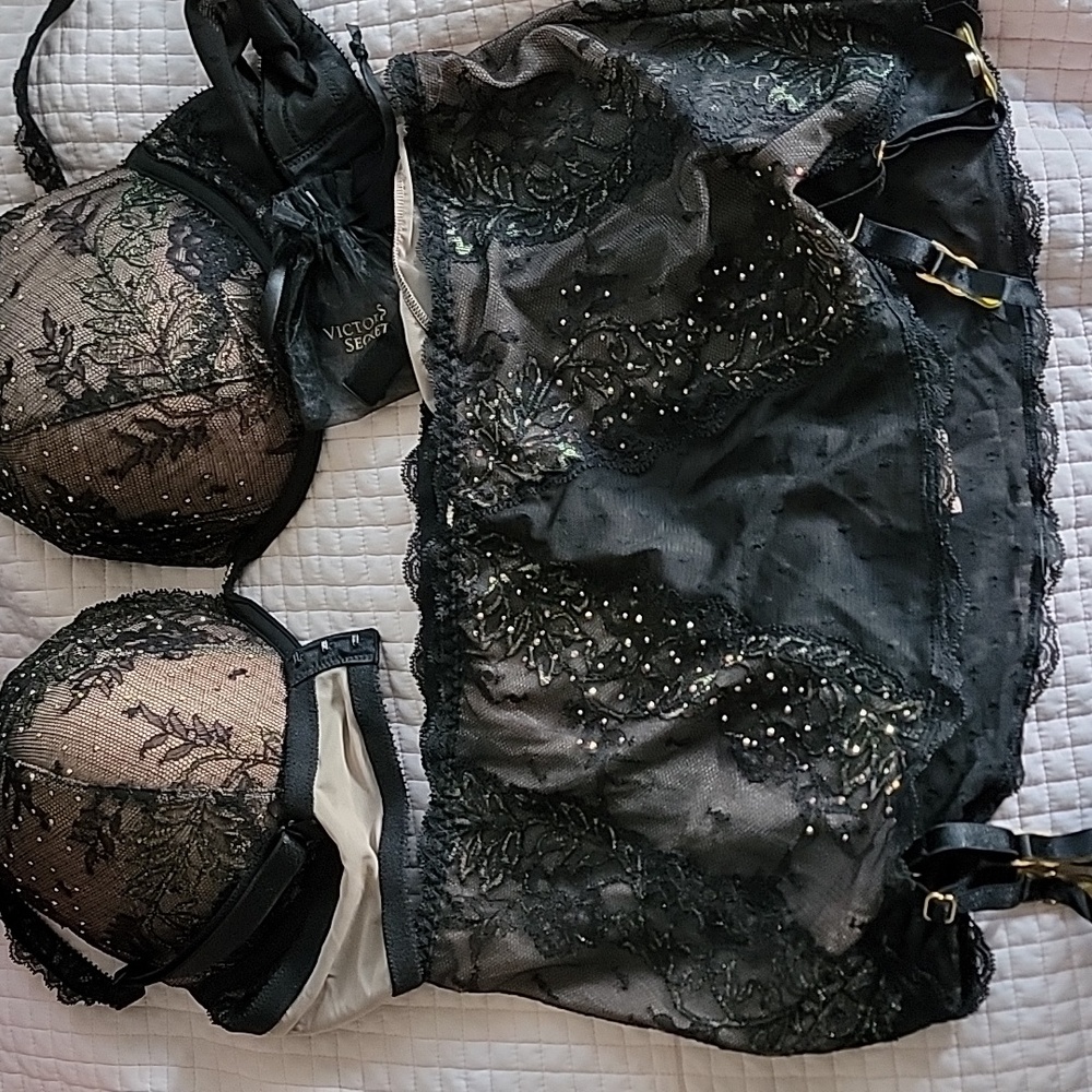 NWT Victoria's Secret Black Lace Bra Size 36D w Panty Garter Belt Size Large